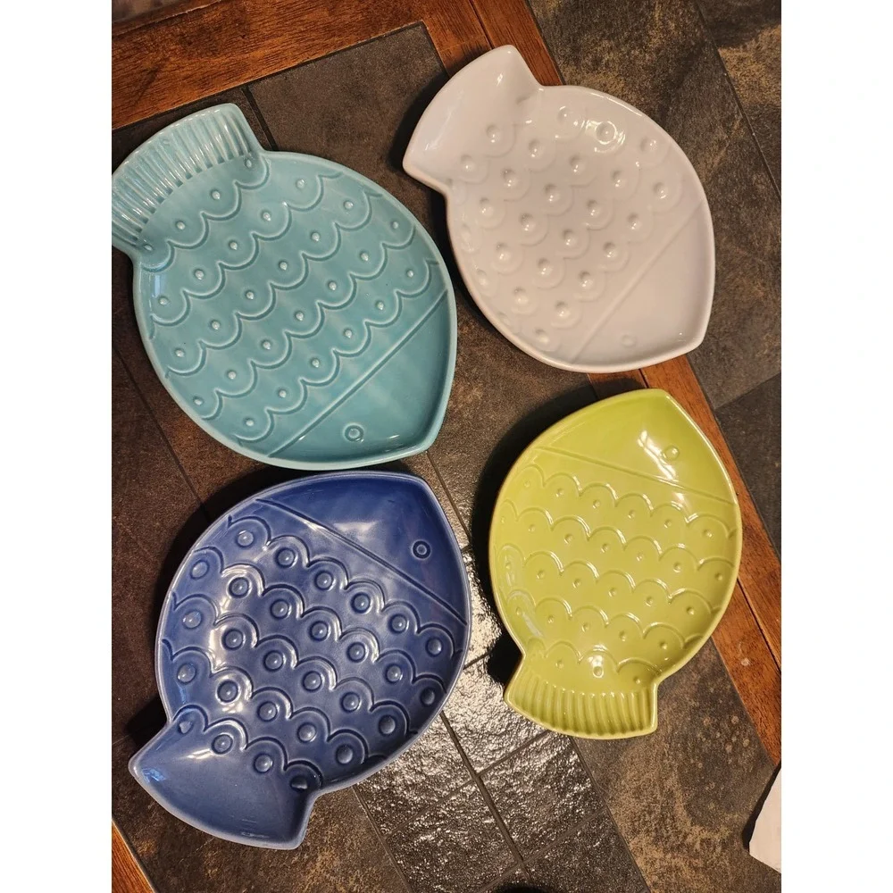 Crate And Barrel Fish 8.5